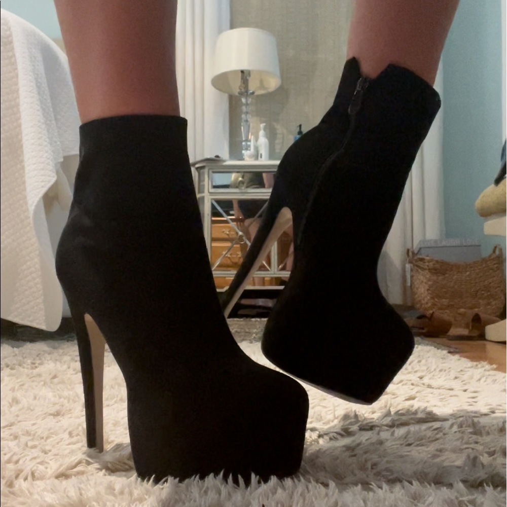 Very high sexy booties